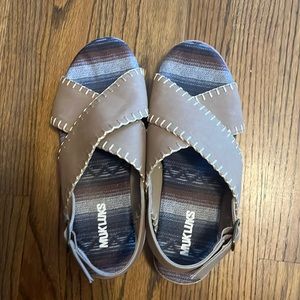 Muk luks Sandles